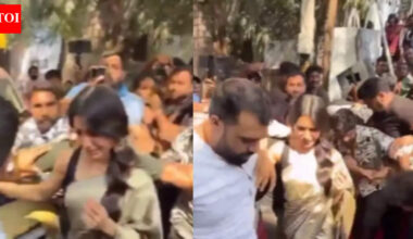 After Niddhi Agerwal, Samantha Ruth Prabhu gets mobbed by fans at a public event, netizens react and call it 'pathetic' |