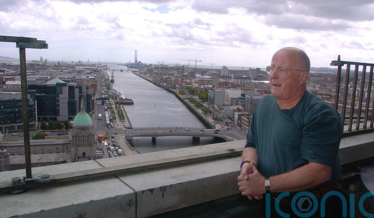 Christy Moore interrogation in UK questioned by Irish officials in 2004