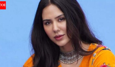 'Border 2': Sonam Bajwa says Diljit Dosanjh never acts like a global star; says, 'His journey is so inspiring' |