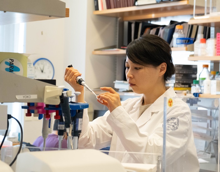 Yoko Tajima in the lab