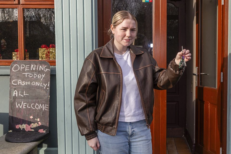 Shauna O'Leary (23) the new proprietor of Boston's Bar, Valentia, Kerry. Photo by Stephen Power