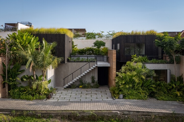 3+2+1 Villa / K-Thengono Design Studio - Image 1 of 30