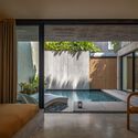 © Indra Wiras 3+2+1 Villa / K-Thengono Design Studio - Interior Photography