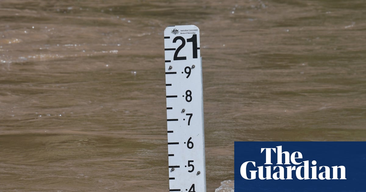 Man dies in monsoonal floods in far north Queensland as graziers wait to assess stock losses | Queensland