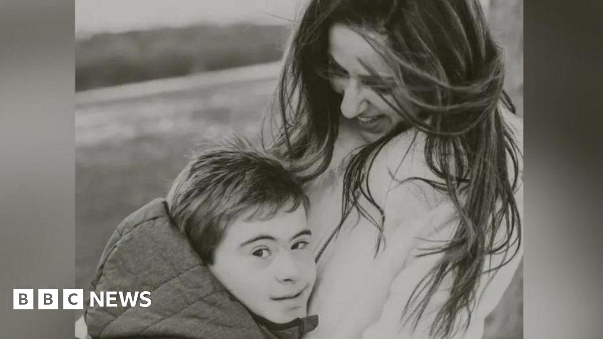 Antonio (L) with his mother Milena (R) in a black and white photo on what appears to be a beach or countryside.