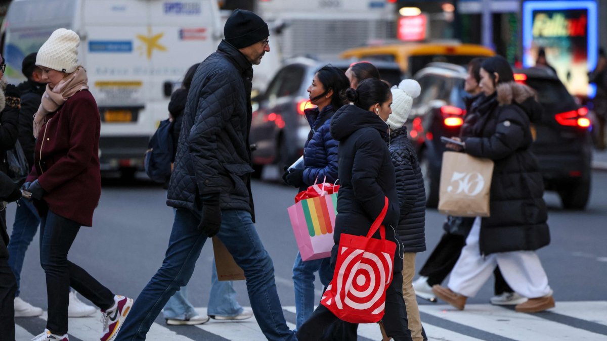 US economy grows at faster-than-expected 4.3% rate in Q3