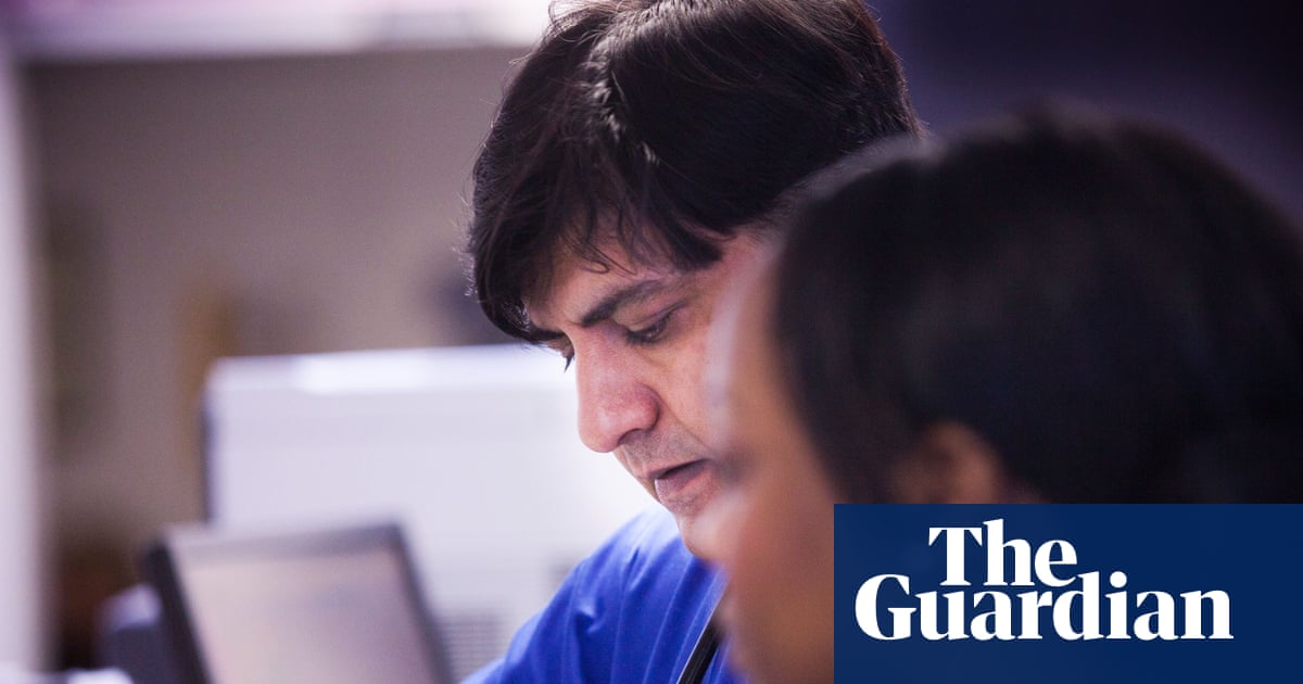 Foreign medics shunning NHS because of anti-migrant rhetoric, says top doctor | NHS