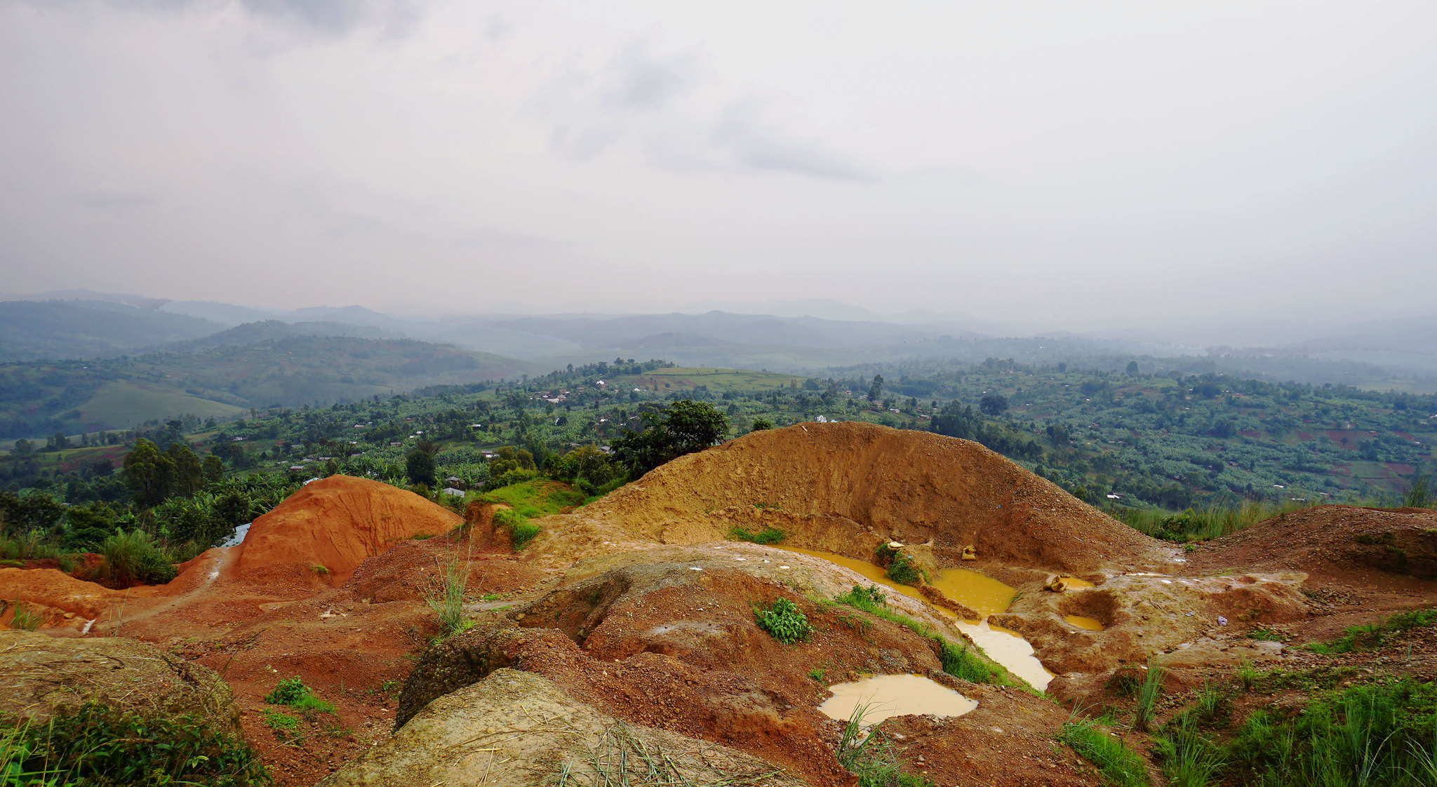 Une vue du site minier de Nyamurhale en RDC. Image de USAID Land via Flickr (CC BY-NC-SA 2.0). 