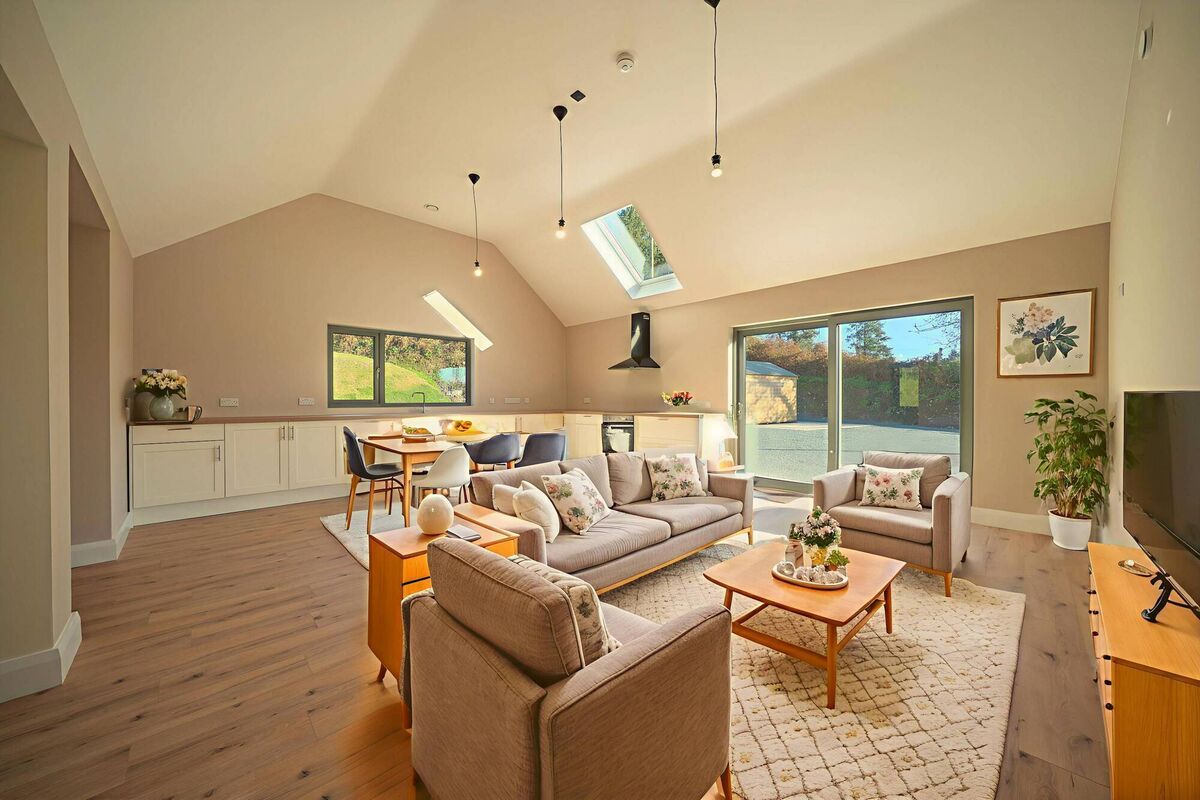 Virtual staging of the kitchen