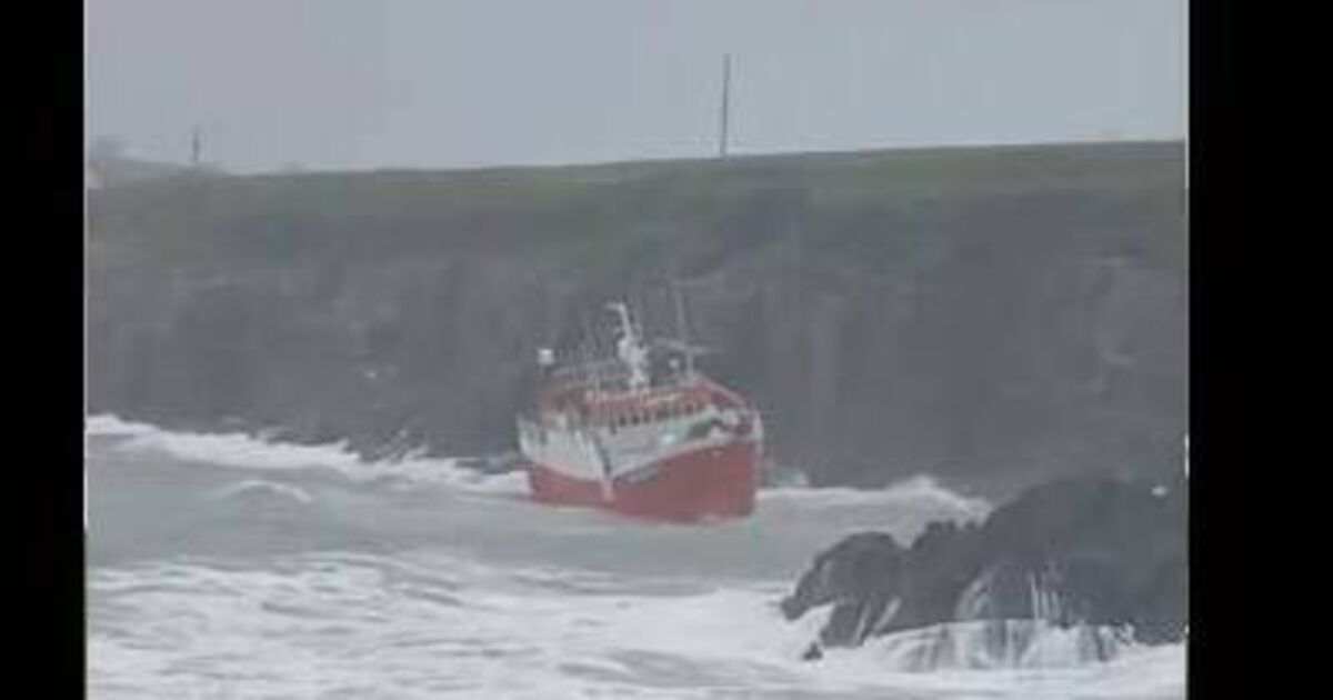 Concerns for pollution as 14 crew members rescued from fishing vessel in Dingle 