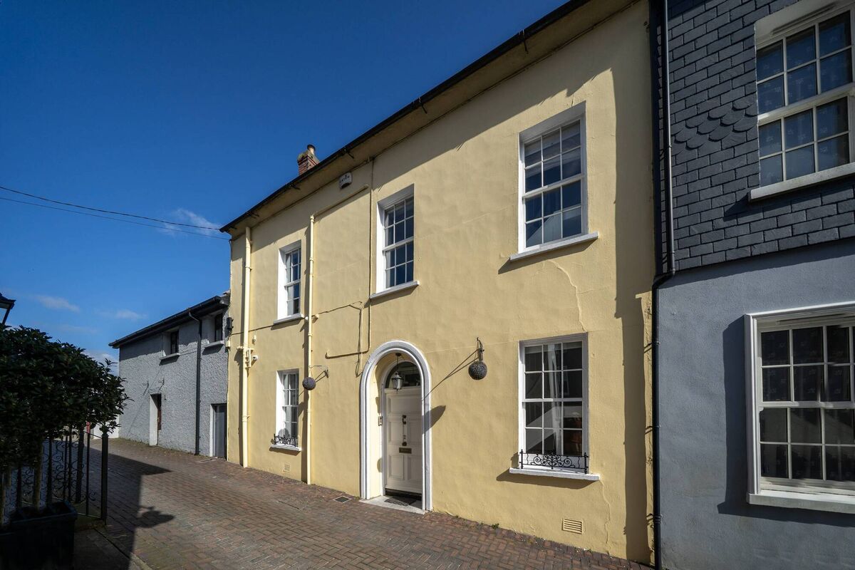 No 2 The Bowling Green, an historic Kinsale townhouse, was launched at €995k and sold for €1.1m