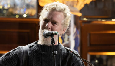 Bono joins annual Christmas Eve busking session in Dublin city