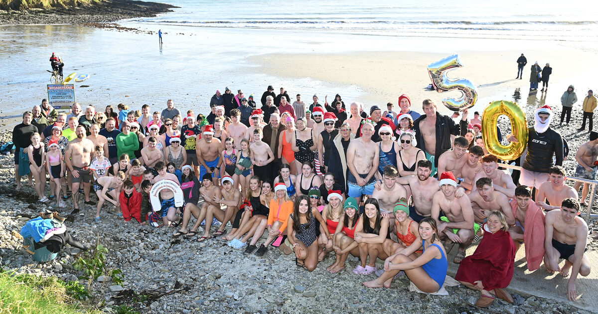 Hundreds of people across Cork brave the elements for Christmas Day dips 