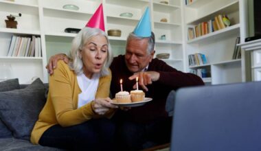 You probably shouldn't wait till 70 to claim Social Security. Here's math to open your eyes (but nobody likes to show)