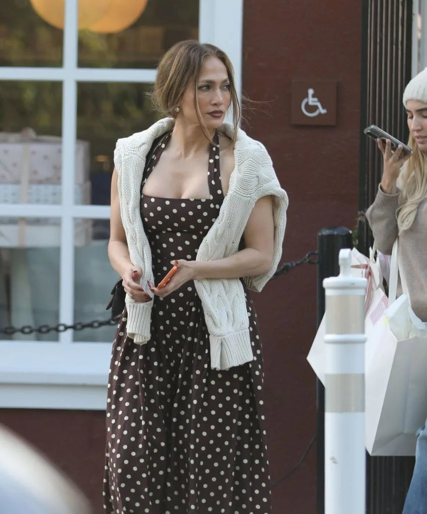 The trio also had lunch at the Farmshop in Brentwood, Calif. X17online.com