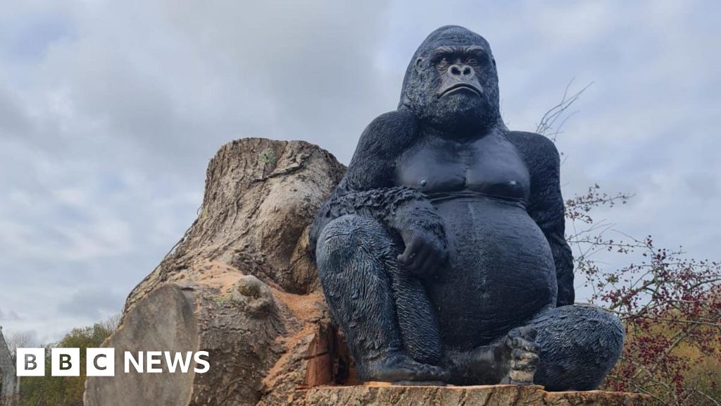 Gorilla statue appears by Kennet and Avon Canal in Great Bedwyn