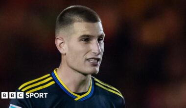 David and a young Rhys Bennett pose for a photo