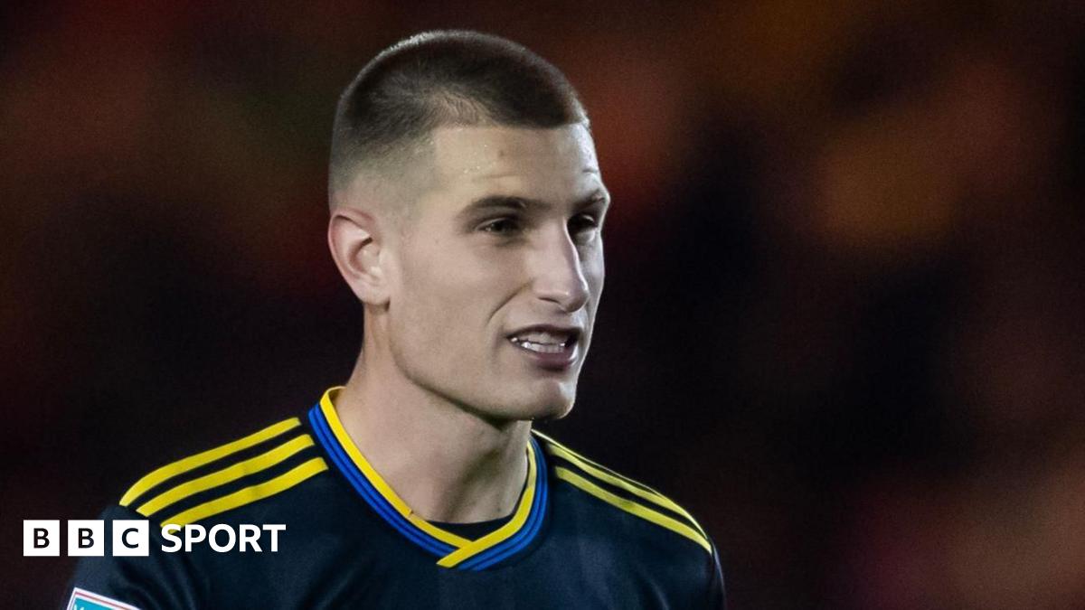 David and a young Rhys Bennett pose for a photo