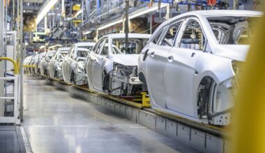 Car industry in crisis as ‘wave of redundancies’ expected in 2026
