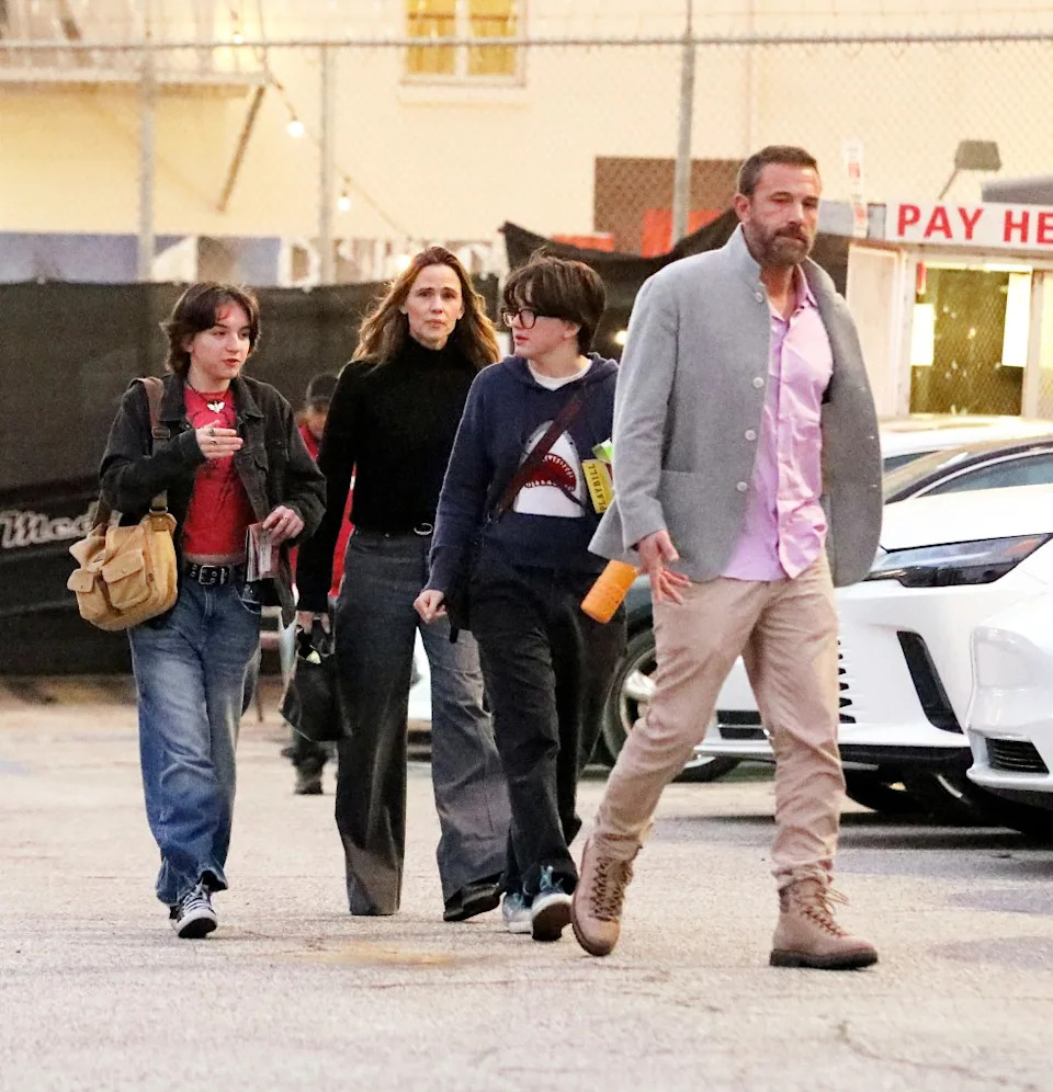 The trio were accompanied by one of Seraphina’s friends as they went to see “Stereophonics” at the Hollywood Pantages Theatre. ROL/X17online;.com