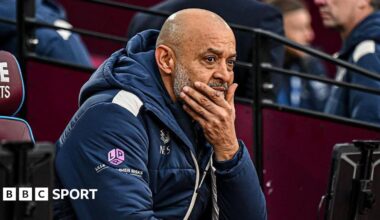 Nuno Espírito Santo looks on during a West Ham match