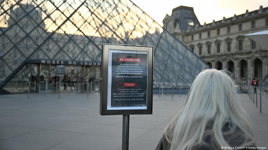 Louvre workers' strike turns away thousands of visitors – DW – 12/15/2025