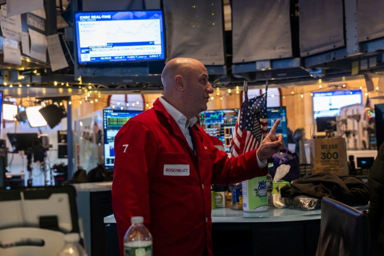 S&P 500 surges to record after strong US economic report