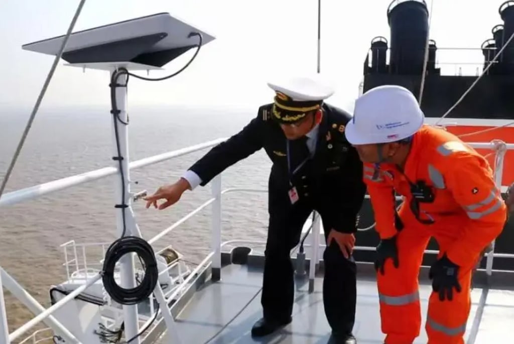 Chinese maritime law enforcement officers carry out an inspection. Photo: Sohu