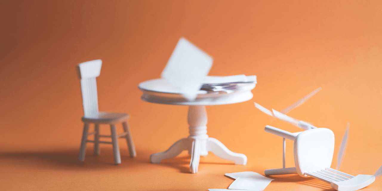 4 Signs to Consider Family Therapy, According to Experts