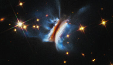 Hubble Reveals Extreme Chaos Inside 'Dracula's Sandwich' : ScienceAlert