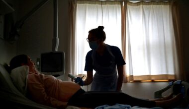 Midwives call for limits on ‘dangerously long’ working hours putting mothers and babies at risk