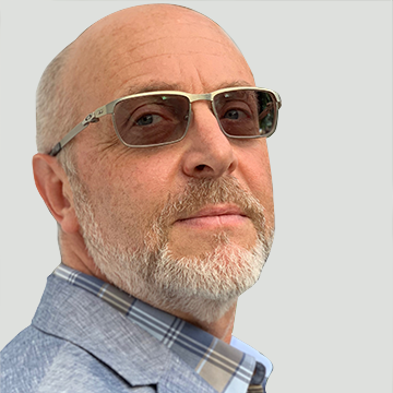 Joel Ceausu headshot