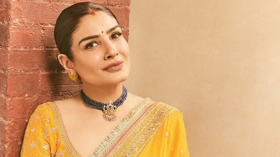 Raveena Tandon's small act of kindness at the airport did not go unnoticed. 