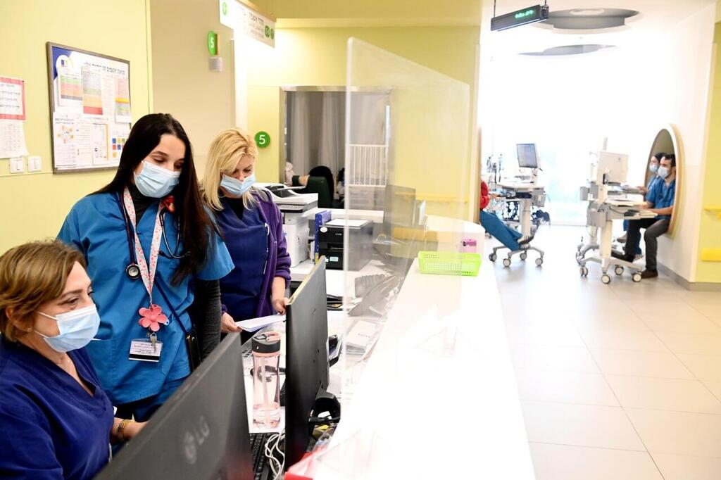 Photo: Kobi Kuenkas חזרה למסכות במחלקת הילדים בבית החולים וולפסון