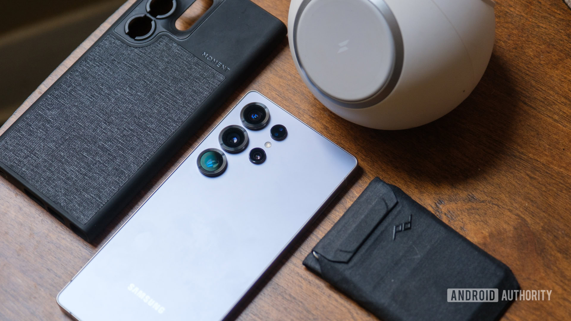 Samsung Galaxy S25 Ultra with magnetic accessories Samsung Galaxy S25 Ultra with magnetic accessories