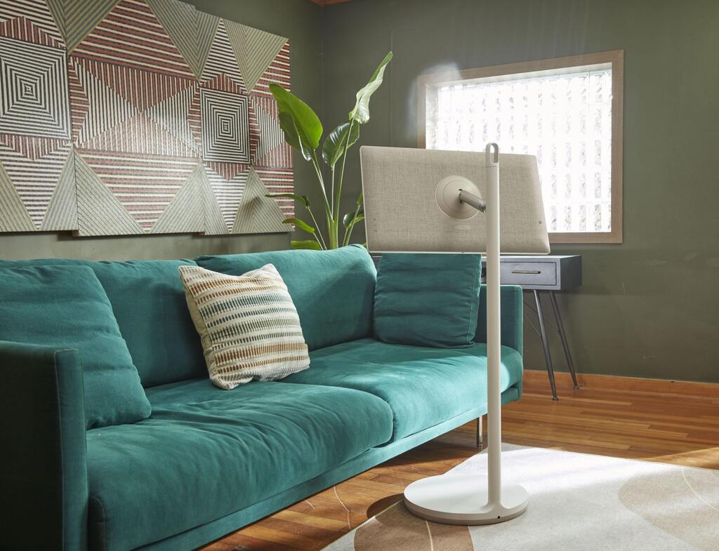 StanbyME mobile thin TV (Courtesy of LG) טלוויזיה דקה וניידת, StanbyME