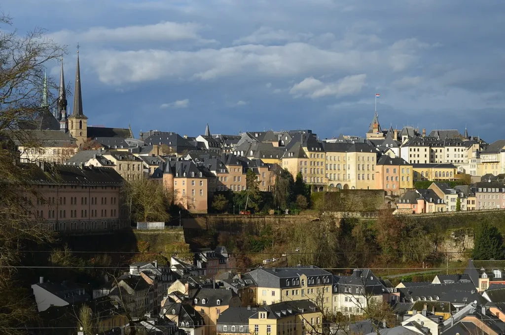 10 Richest Countries in the World in 2025 by GDP per Capita