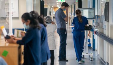 Flu jab uptake among HSE healthcare workers ‘dismal’ with only 29% vaccinated – The Irish Times