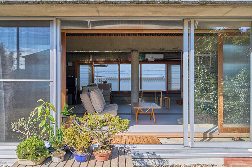 analogue's 1990s concrete-block house renovation in japan revives its structural layers