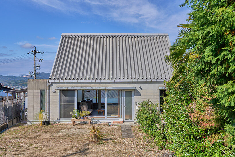 analogue's 1990s concrete-block house renovation in japan revives its structural layers