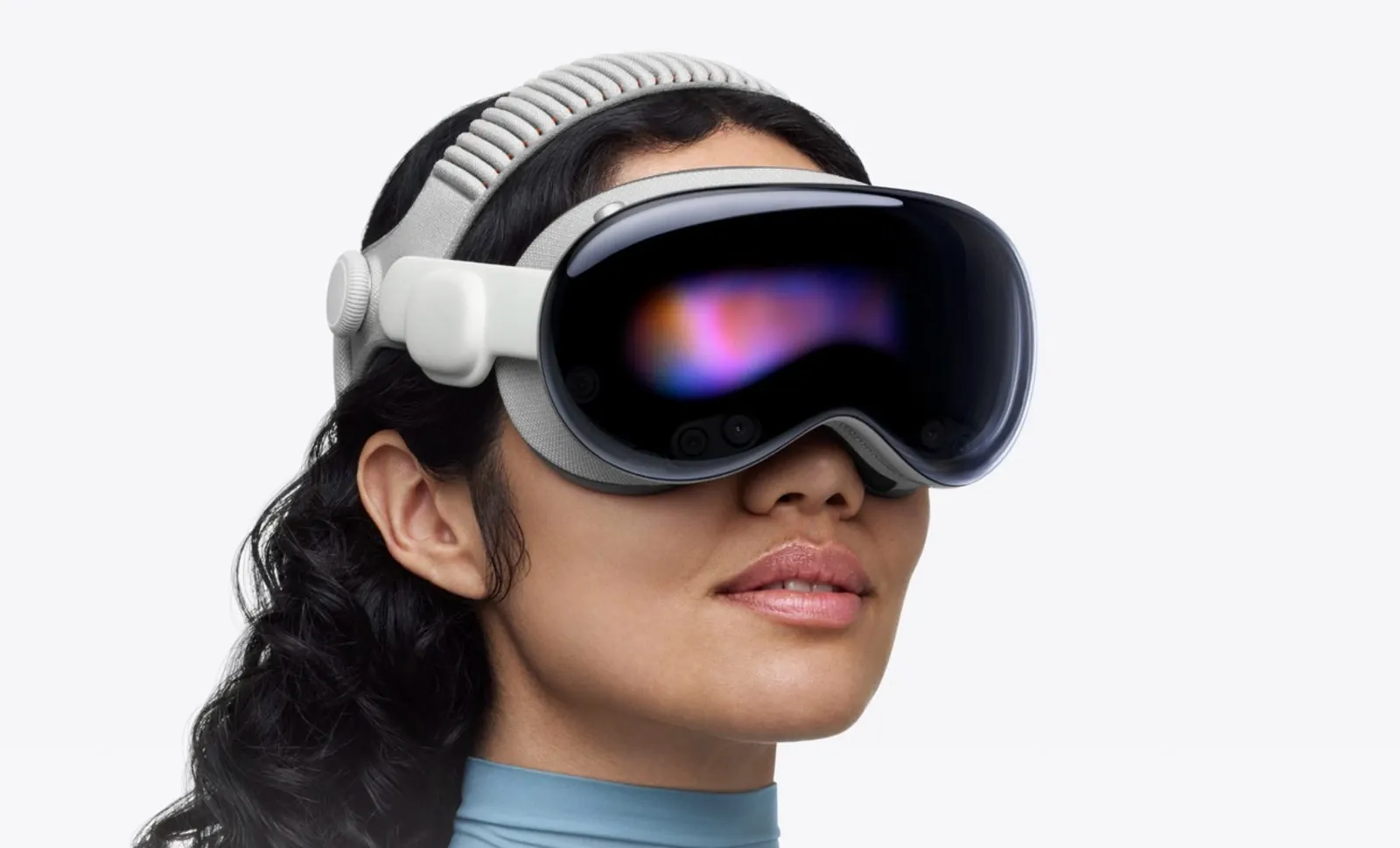 Close-up of Vision Pro interface showing multiple windows and spatial audio icons that support focused multitasking.