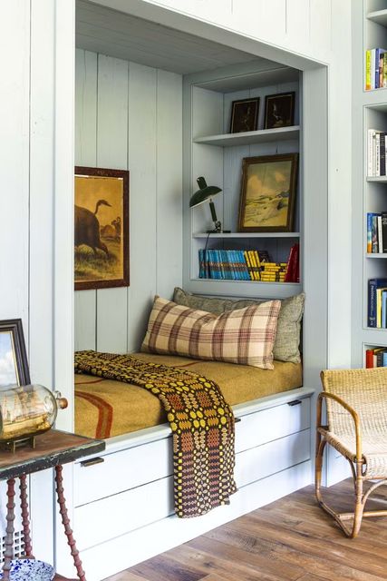 Get cosy in a book nook (stock image)