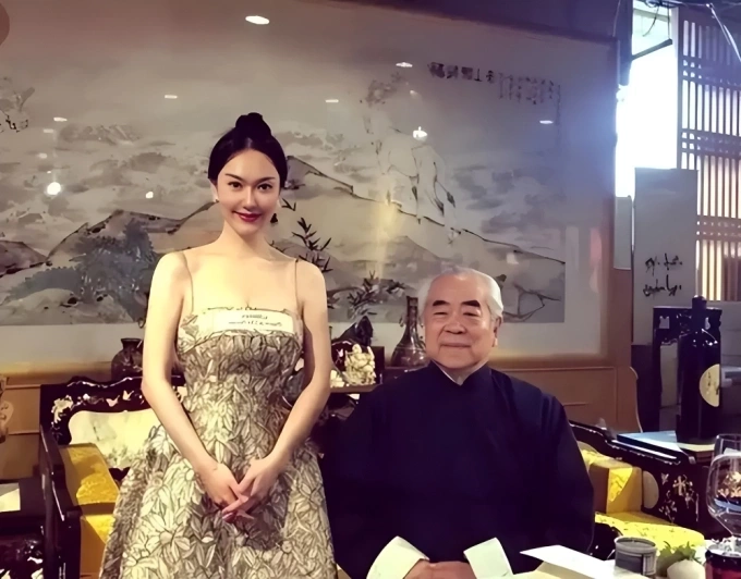 Chinese painter Fan Zeng (R) and his wife Xu Meng. Photo from Weibo/Fan Zeng supertopic