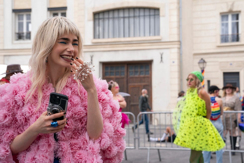 emily in paris. lily collins as emily in episode 507 of emily in paris. cr. caroline dubois/netflix © 2025 emily in paris. lily collins as emily in episode 507 of emily in paris. cr. caroline dubois/netflix © 2025