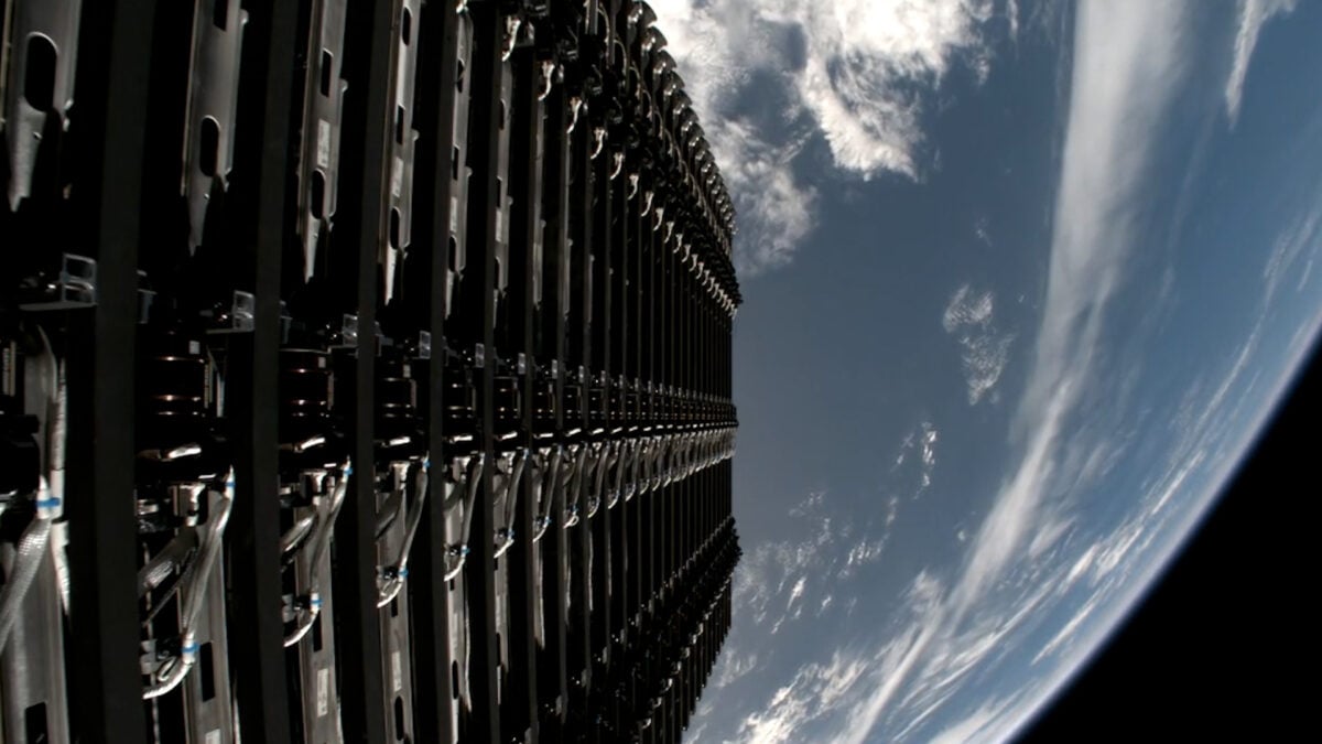 A Starlink Satellite Is Tumbling Toward Earth After a Strange Anomaly in Orbit