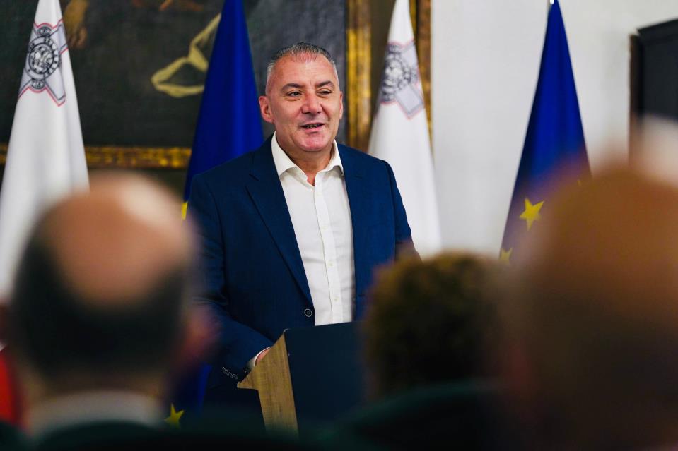 1,600 people to benefit from free provision of EpiPens