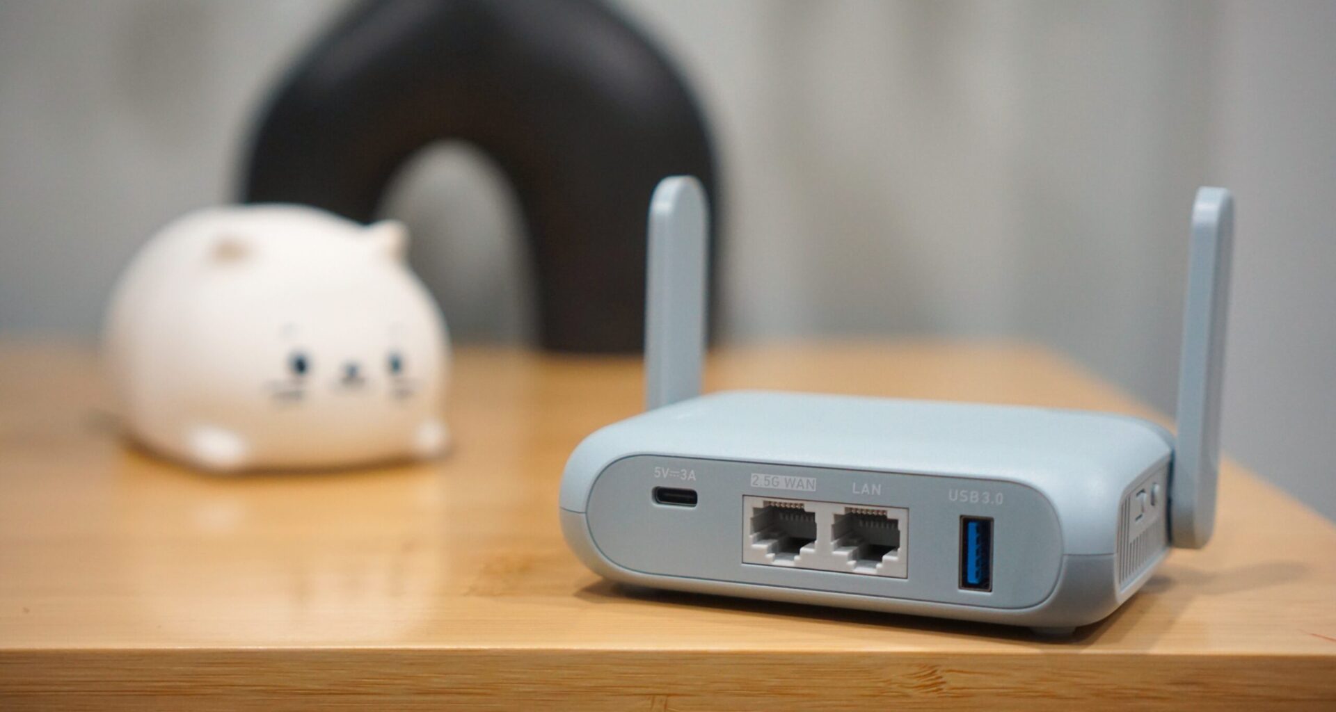 glinet beryl ax on table