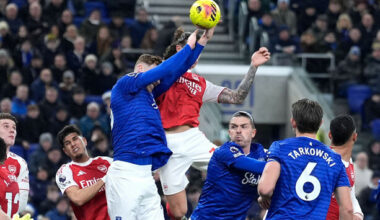 Arsenal win at Everton to make sure of Christmas number one spot