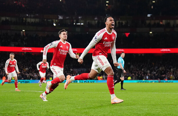 Arsenal make title statement with rout of Aston Villa · The 42