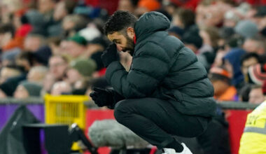 Manchester United booed off as Wolves claim just their third point of the season